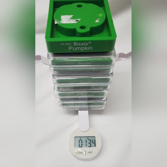 Sizzix die cut set - Picture 7 of 7